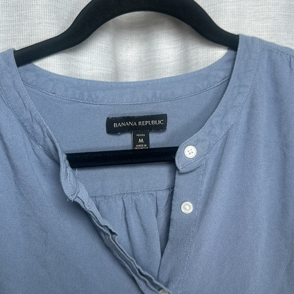 BANANA REPUBLIC BLOUSE SIZE(M) - Picture 3 of 4
